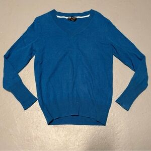 Lord & Taylor blue 100% cashmere sweater size small women